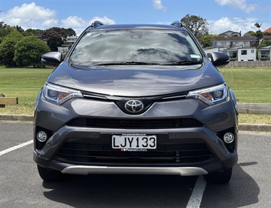 2018 Toyota RAV4 - Thumbnail