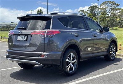 2018 Toyota RAV4 - Thumbnail