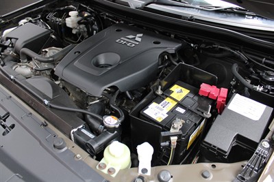 2016 Mitsubishi Pajero Sport - Thumbnail