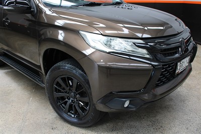 2016 Mitsubishi Pajero Sport - Thumbnail