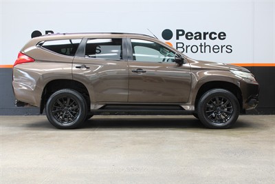 2016 Mitsubishi Pajero Sport - Thumbnail