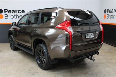 2016 Mitsubishi Pajero Sport - Thumbnail