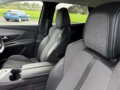 2021 Peugeot 3008 - Thumbnail
