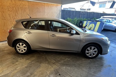 2011 Mazda Mazda3 - Thumbnail
