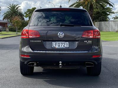 2011 Volkswagen Touareg - Thumbnail