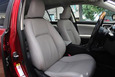 2011 Lexus CT 200h - Thumbnail