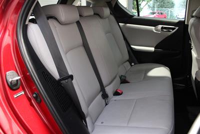 2011 Lexus CT 200h - Thumbnail