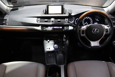 2011 Lexus CT 200h - Thumbnail