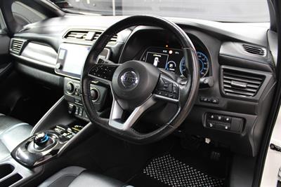 2022 Nissan Leaf - Thumbnail