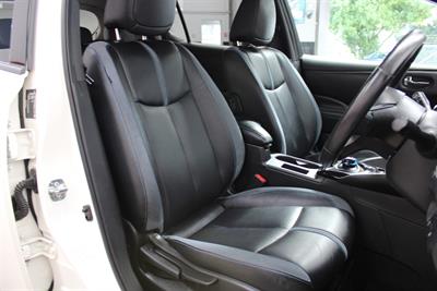 2022 Nissan Leaf - Thumbnail