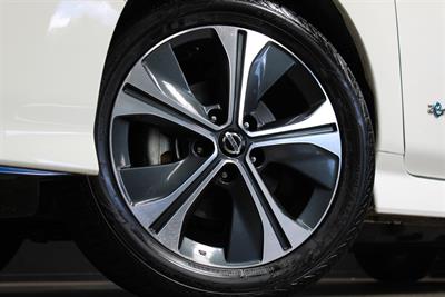 2022 Nissan Leaf - Thumbnail