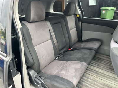 2006 Toyota Estima - Thumbnail