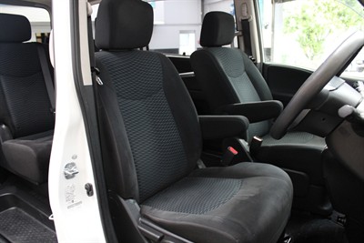 2014 Nissan Serena - Thumbnail