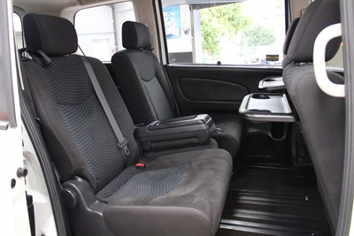 2014 Nissan Serena - Thumbnail