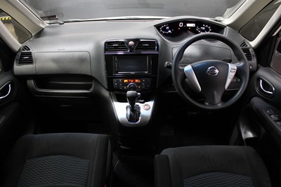 2014 Nissan Serena - Thumbnail