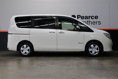 2014 Nissan Serena - Thumbnail