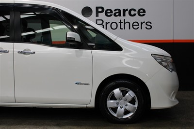 2014 Nissan Serena - Thumbnail