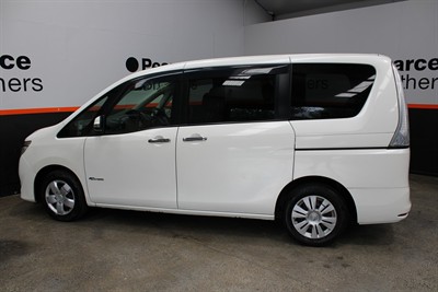 2014 Nissan Serena - Thumbnail