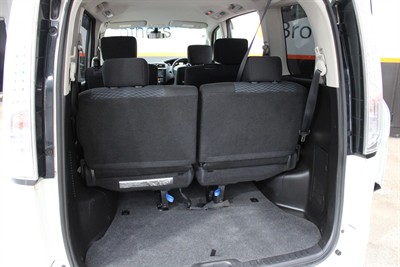 2014 Nissan Serena - Thumbnail