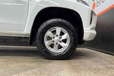 2022 Mitsubishi Triton - Thumbnail