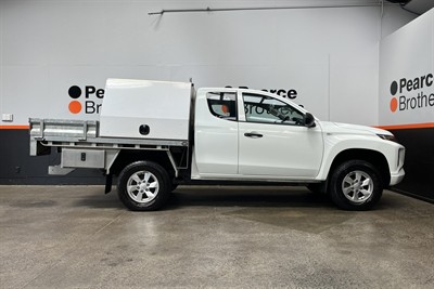 2022 Mitsubishi Triton - Thumbnail