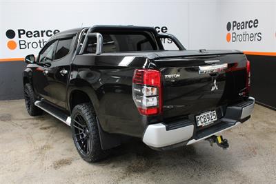 2022 Mitsubishi Triton - Thumbnail