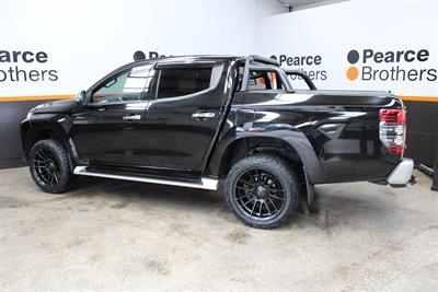 2022 Mitsubishi Triton - Thumbnail
