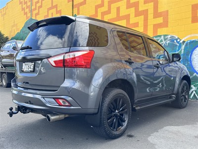 2018 Isuzu Mu-X - Thumbnail