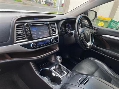 2017 Toyota Highlander - Thumbnail