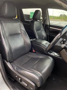 2017 Toyota Highlander - Thumbnail