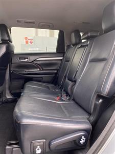 2017 Toyota Highlander - Thumbnail