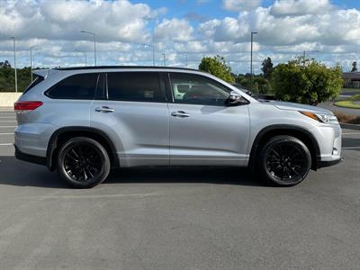 2017 Toyota Highlander - Thumbnail