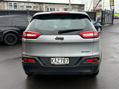 2016 Jeep CHEROKEE - Thumbnail