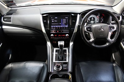 2020 Mitsubishi Pajero Sport - Thumbnail