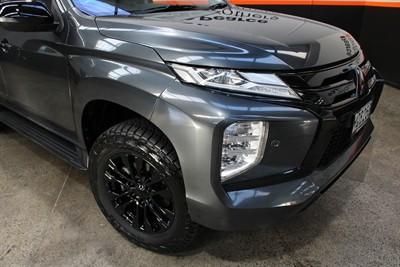 2020 Mitsubishi Pajero Sport - Thumbnail
