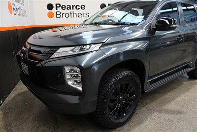 2020 Mitsubishi Pajero Sport - Thumbnail