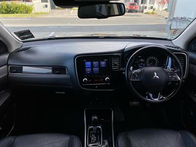 2021 Mitsubishi Outlander - Thumbnail