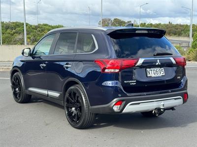 2021 Mitsubishi Outlander - Thumbnail