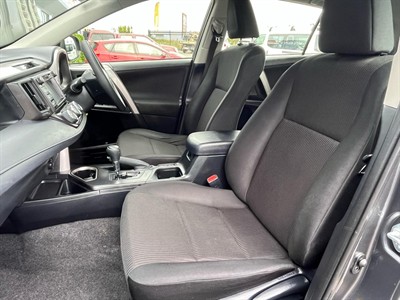 2017 Toyota RAV4 - Thumbnail