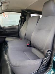 2013 Toyota Hiace - Thumbnail