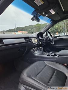 2015 Volkswagen Touareg - Thumbnail