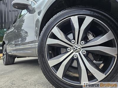 2015 Volkswagen Touareg - Thumbnail