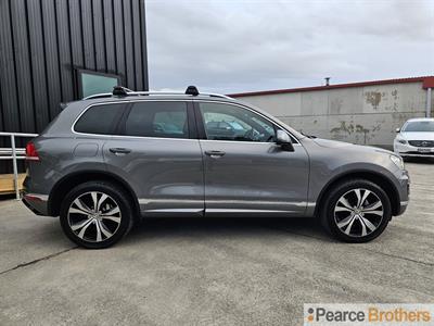 2015 Volkswagen Touareg - Thumbnail