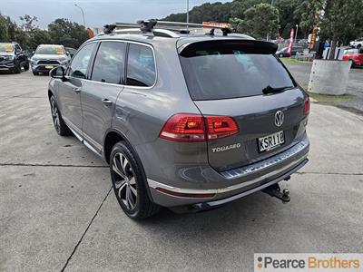 2015 Volkswagen Touareg - Thumbnail