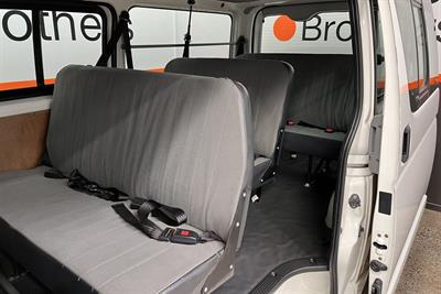 2010 Toyota Hiace - Thumbnail