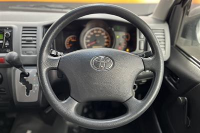 2010 Toyota Hiace - Thumbnail