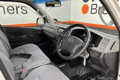 2010 Toyota Hiace - Thumbnail