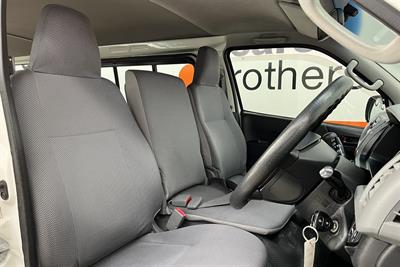2010 Toyota Hiace - Thumbnail
