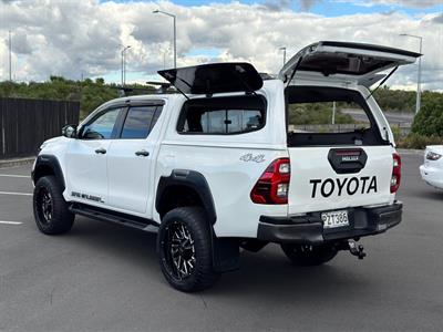 2022 Toyota Hilux - Thumbnail