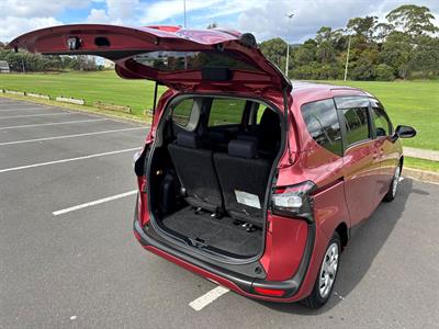 2016 Toyota Sienta - Thumbnail